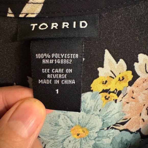 Torrid size 1 (14-16) semi-sheer floral print sleeveless blouse in GUC - Picture 4 of 10